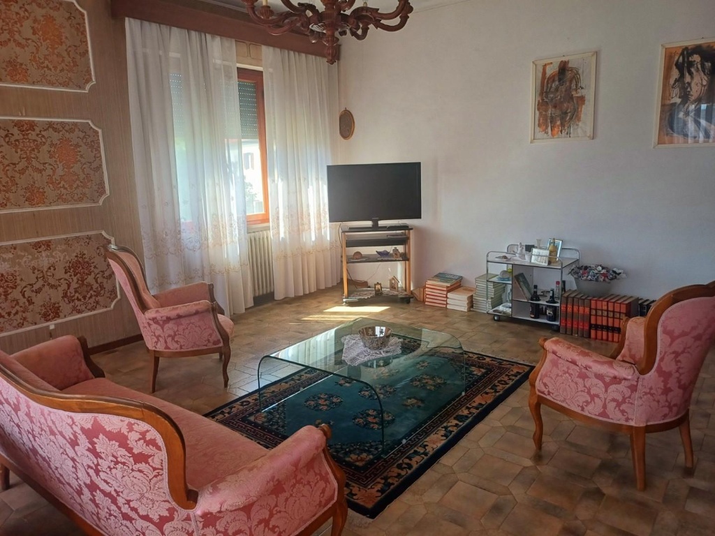 appartamento in vendita a Cascina in zona Visignano