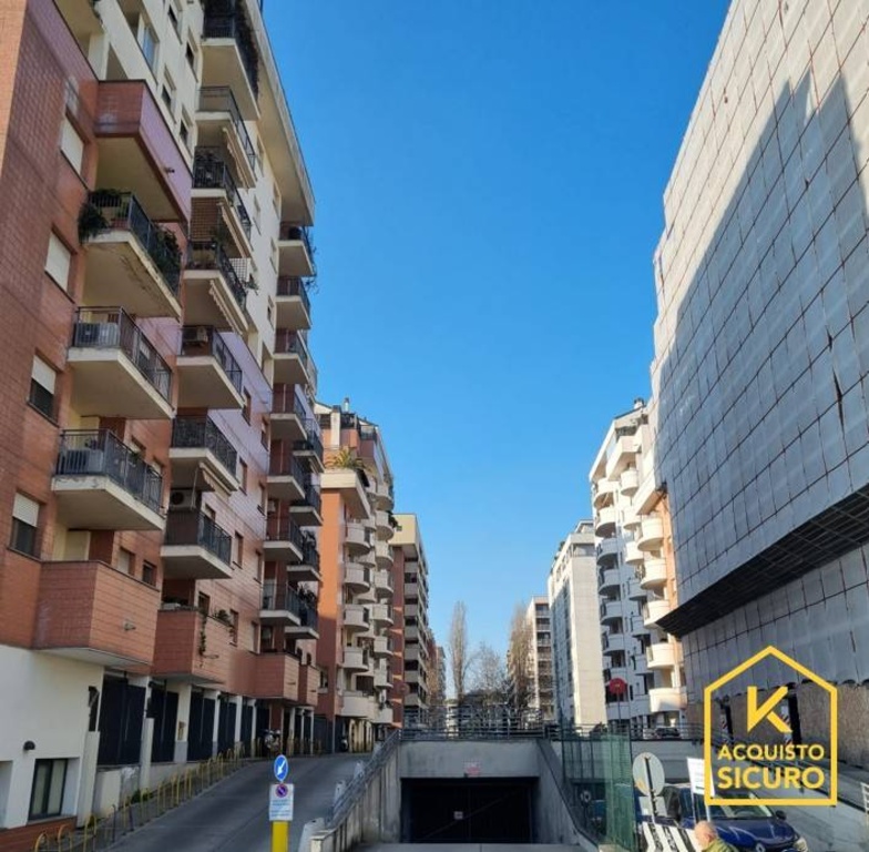 appartamento in vendita a Milano in zona XXII Marzo