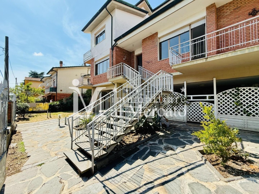 casa indipendente in vendita a Viareggio in zona Migliarina