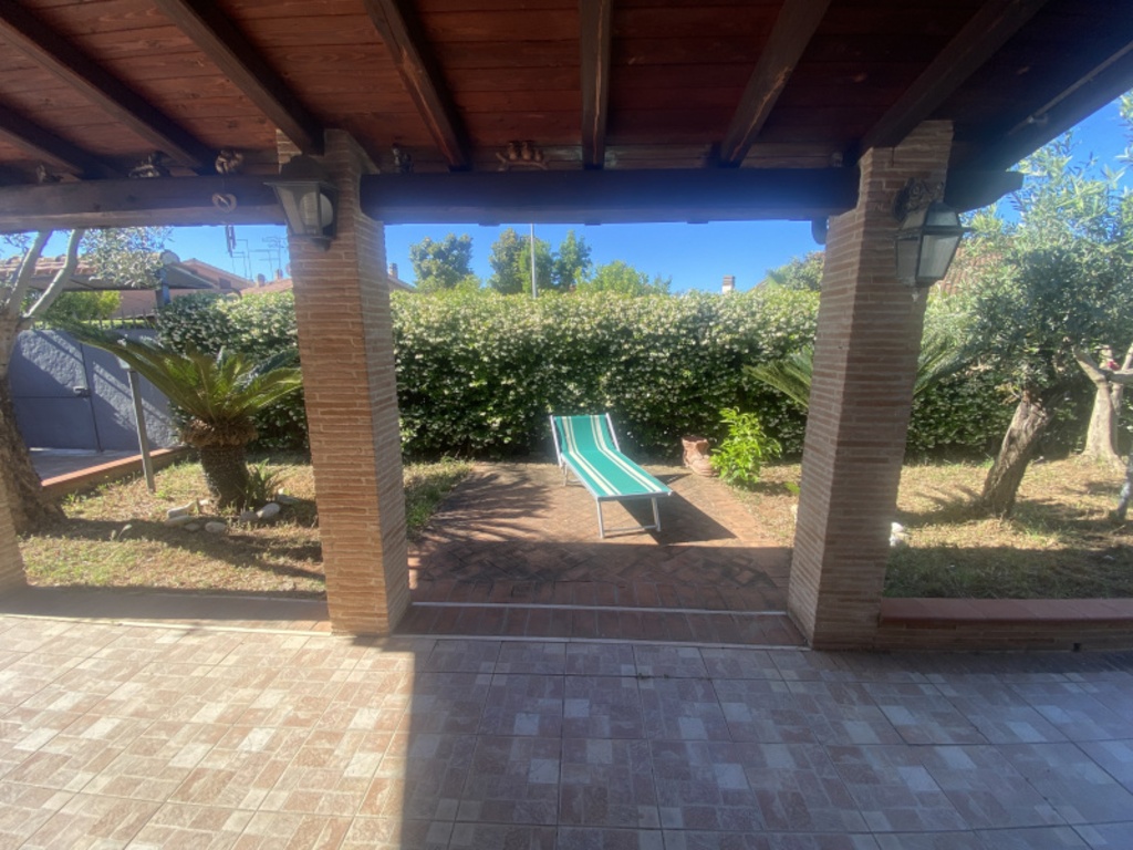 casa indipendente in vendita a Ladispoli