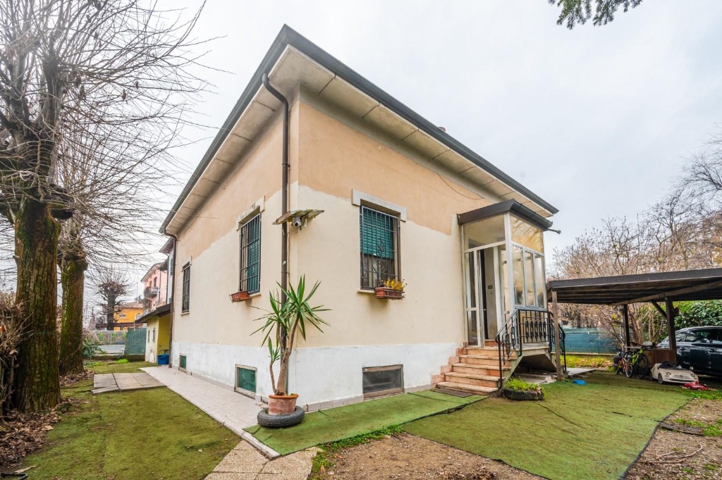 casa indipendente in vendita a Reggio nell'Emilia in zona Coviolo
