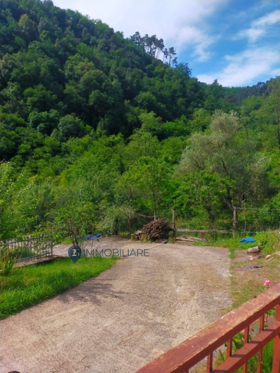 appartamento in vendita a Follo in zona Piana Battolla