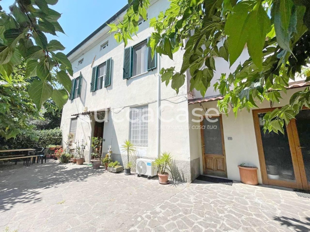 casa indipendente in vendita a Capannori in zona Lunata