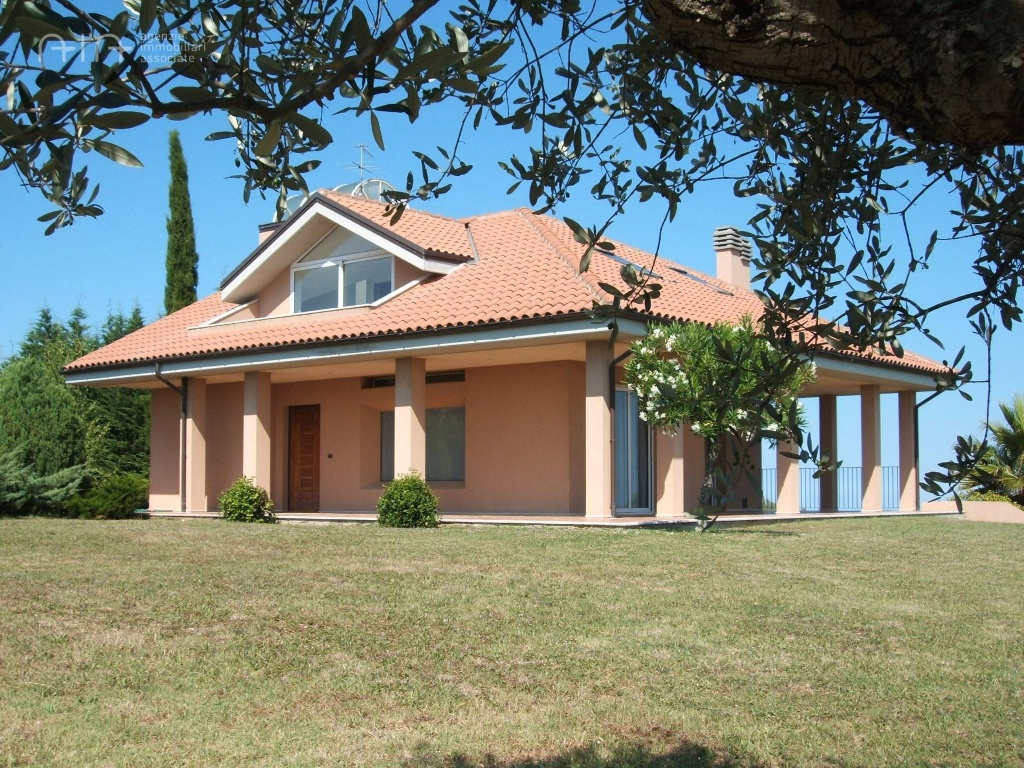 Casa indipendente in Contrada Magazzini, Ripatransone, 10 locali