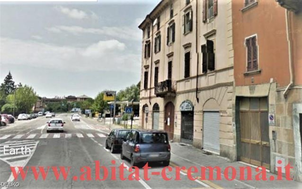 Trilocale in Via milano, Cremona, 1 bagno, con box, 77 m², 1° piano