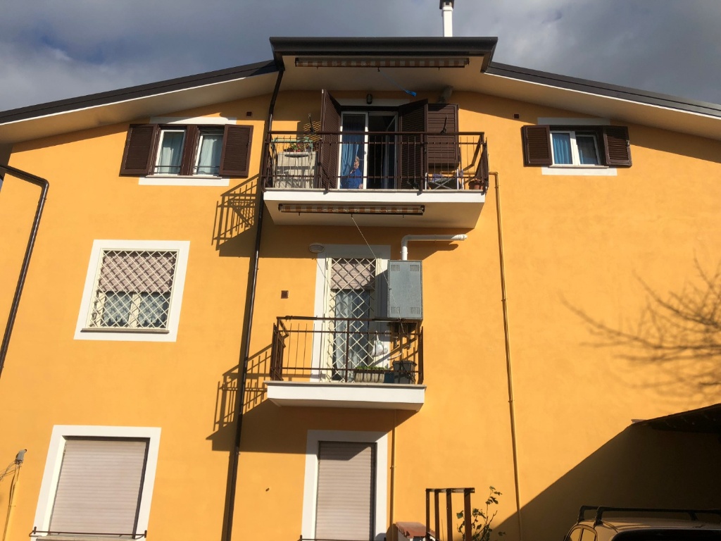 Quadrilocale in Via vazzano, Roma, 2 bagni, 90 m², 2° piano, 1 balcone