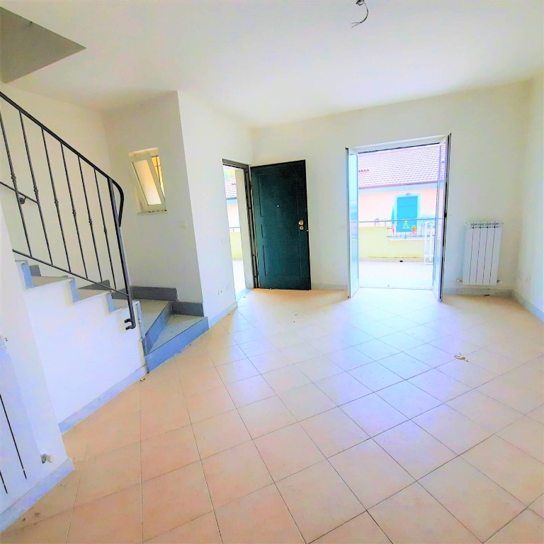 Appartamento indipendente in VIA MONTEPERTICO SNC, La Spezia, 5 locali