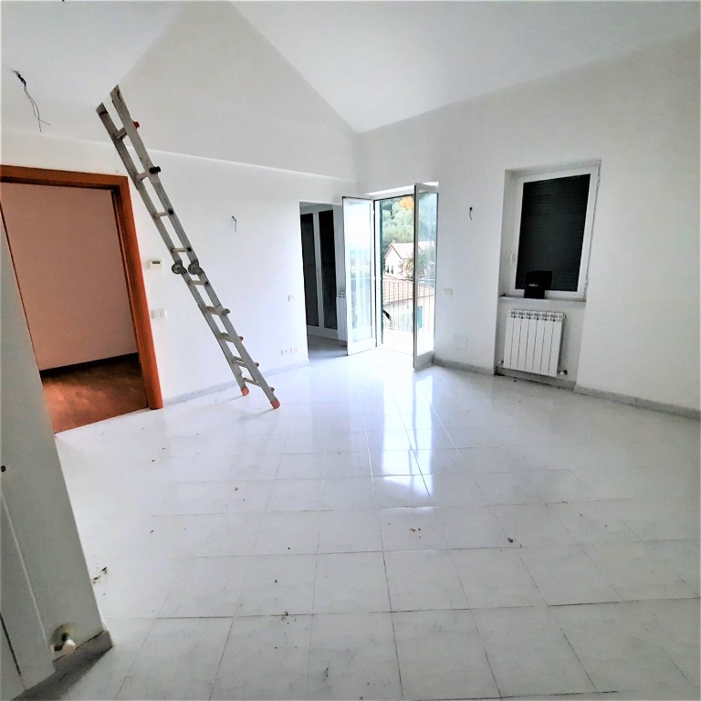 Appartamento in VIA MONTEPERTICO SNC, La Spezia, 5 locali, 2 bagni