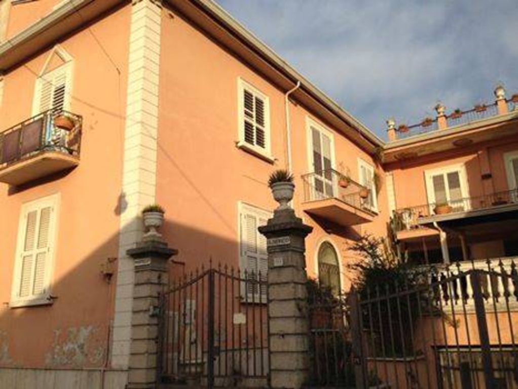 Villa in Via Galatina, Caserta, 10 locali, 3 bagni, giardino privato