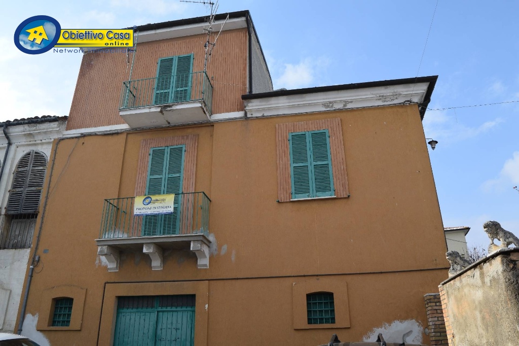 Casa semindipendente in Vico Primo, Teramo, 6 locali, 1 bagno, con box