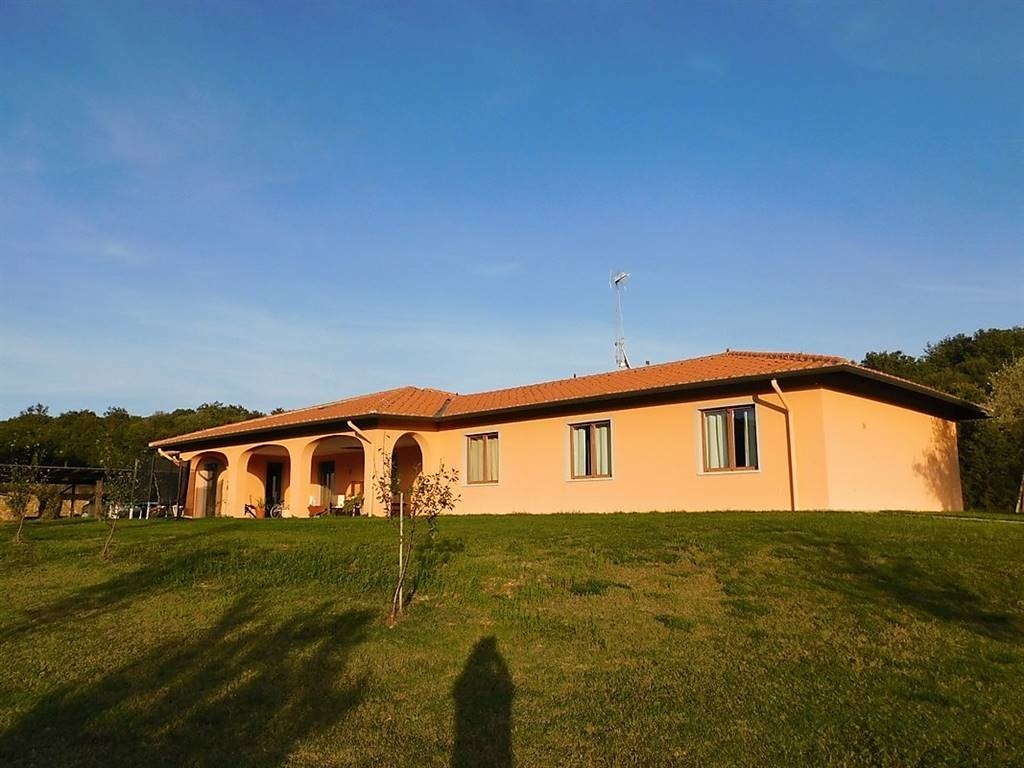 Villa a Massa Marittima, 10 locali, 3 bagni, giardino privato, 215 m²