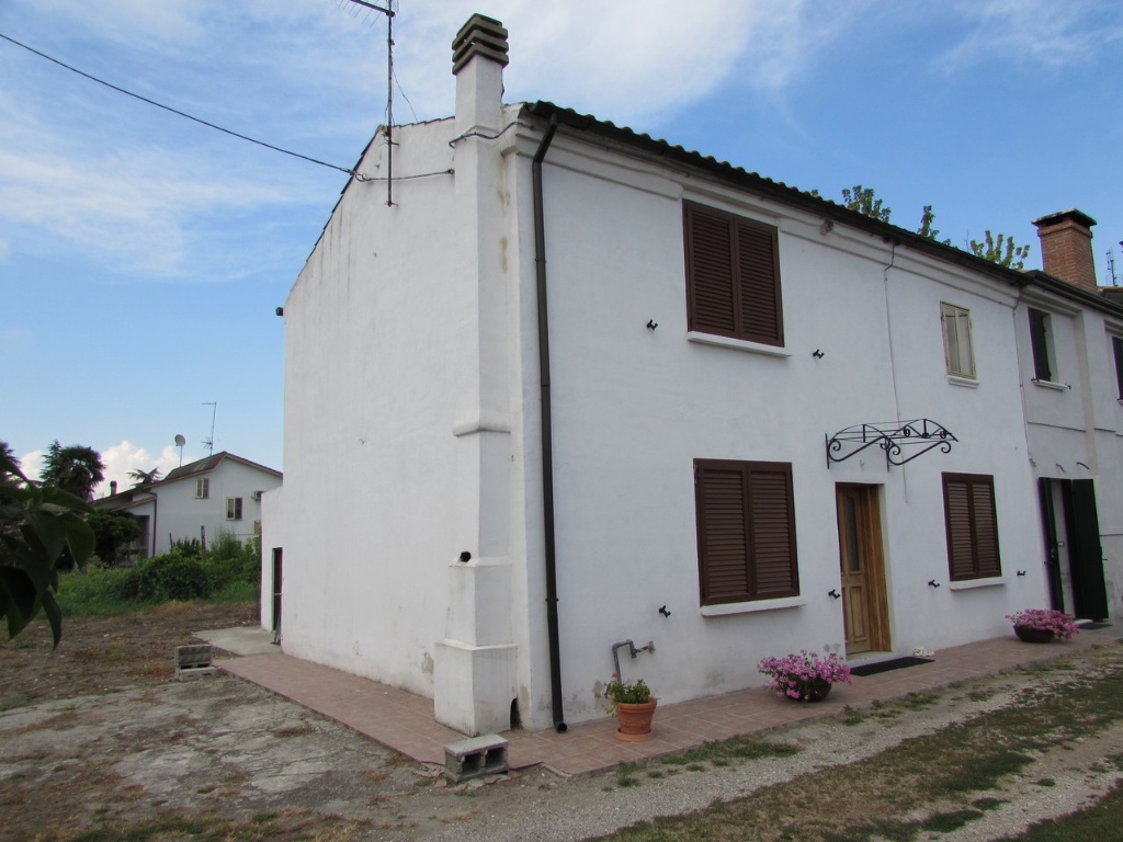 Casa indipendente a Riva del Po, 5 locali, 1 bagno, posto auto, 120 m²