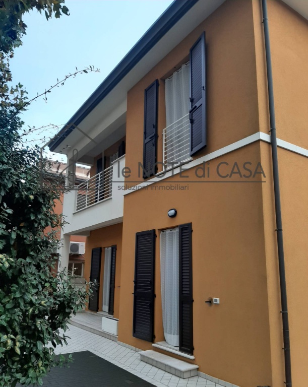 Casa indipendente in Via Cattaneo, Cesenatico, 16 locali, 6 bagni