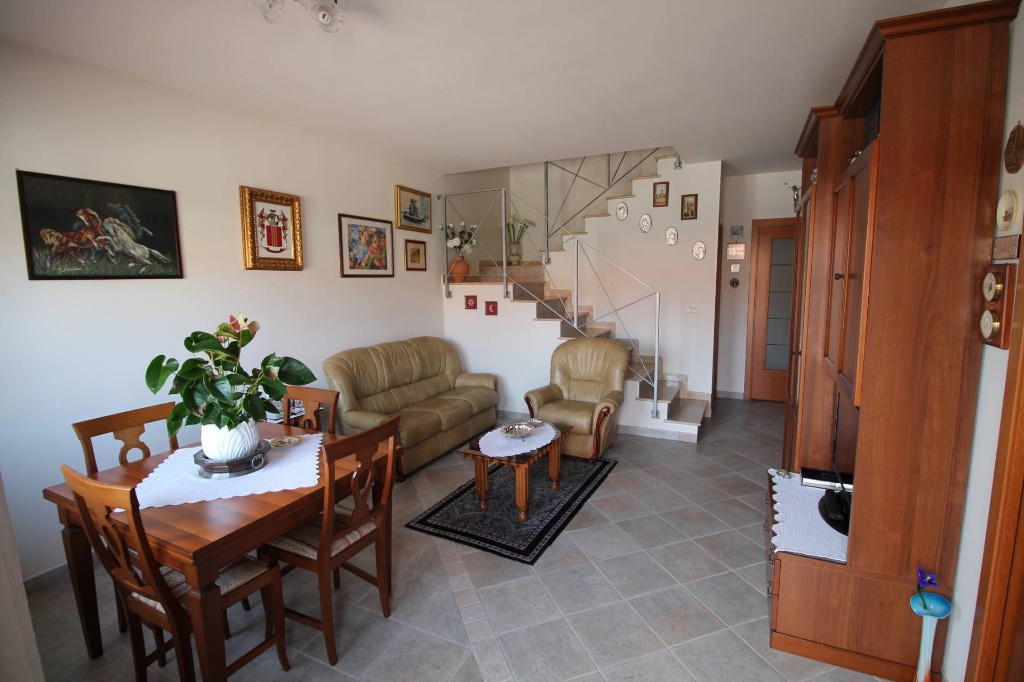 Villa a schiera in VIA DELLE ZINNIE, Ascoli Piceno, 5 locali, 3 bagni