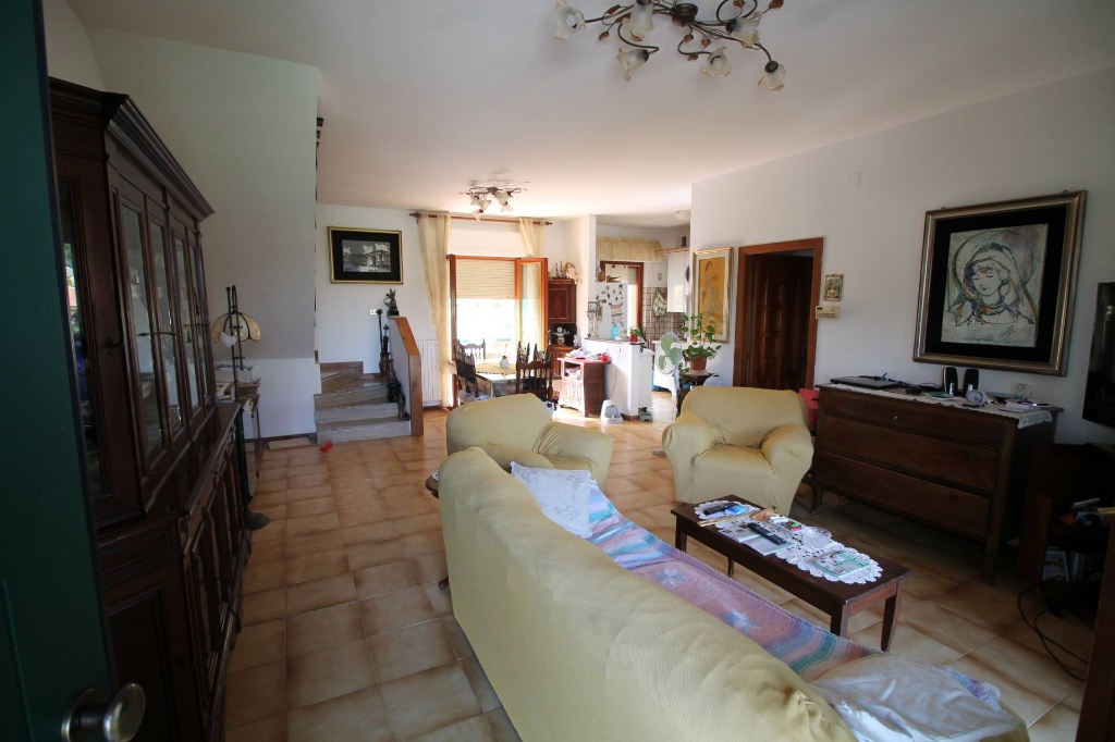 Appartamento in VIA DELLE NINFEE, Ascoli Piceno, 5 locali, 2 bagni
