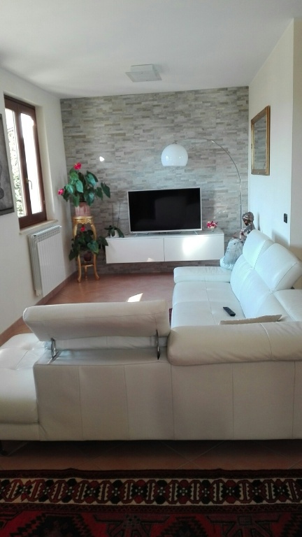 Casa semindipendente a Castelnuovo Magra, 6 locali, 3 bagni, garage