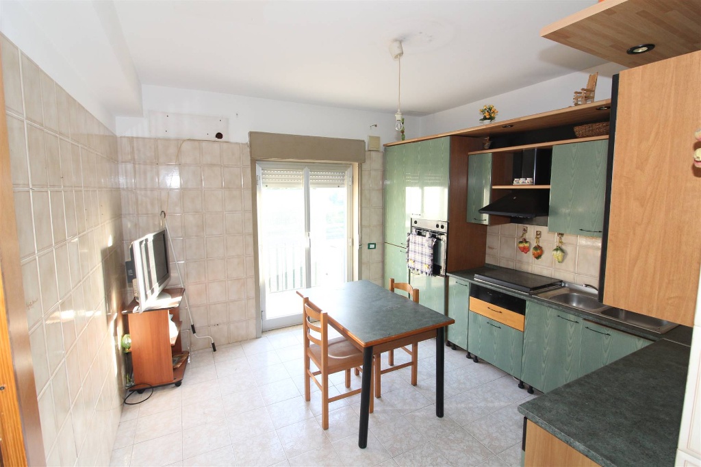 Appartamento in VIA A. DA MESSINA, Lentini, 5 locali, 2 bagni, 115 m²