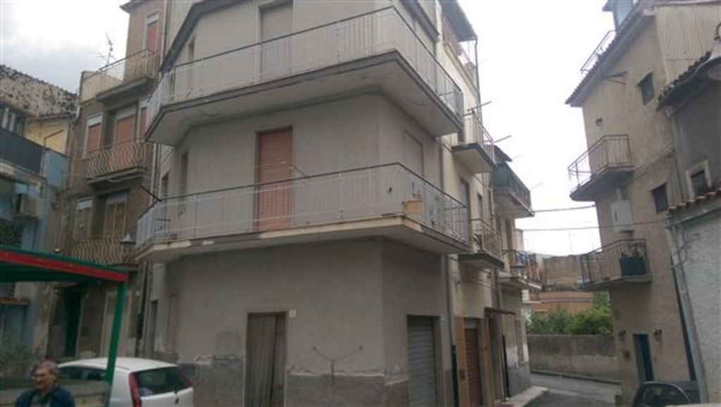 Casa indipendente in VIA BASILIO, Lentini, 4 locali, 2 bagni, 130 m²