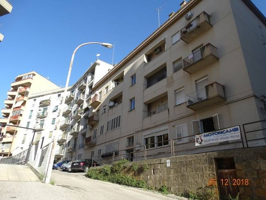 Appartamento in Viale Trieste 113, Caltanissetta, 5 locali, 1 bagno