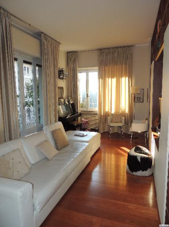 Appartamento a Terni, 6 locali, 3 bagni, 170 m², 3° piano, ascensore