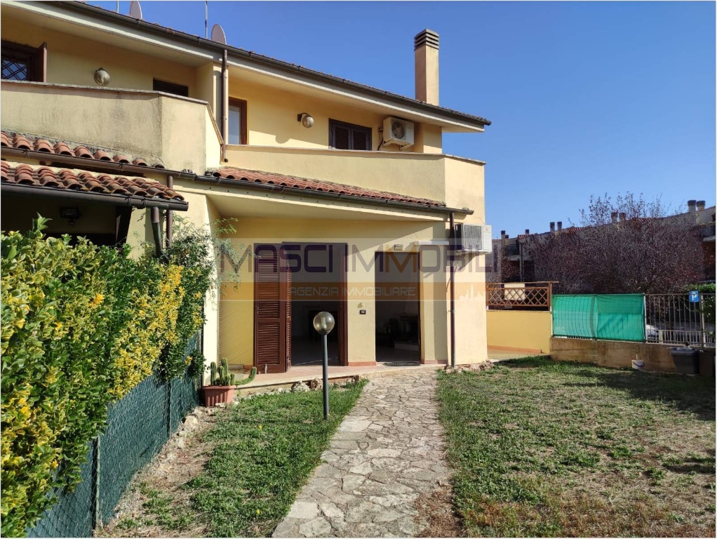 Villa a schiera in Via P. Pasolini 14, Fiano Romano, 4 locali, 2 bagni