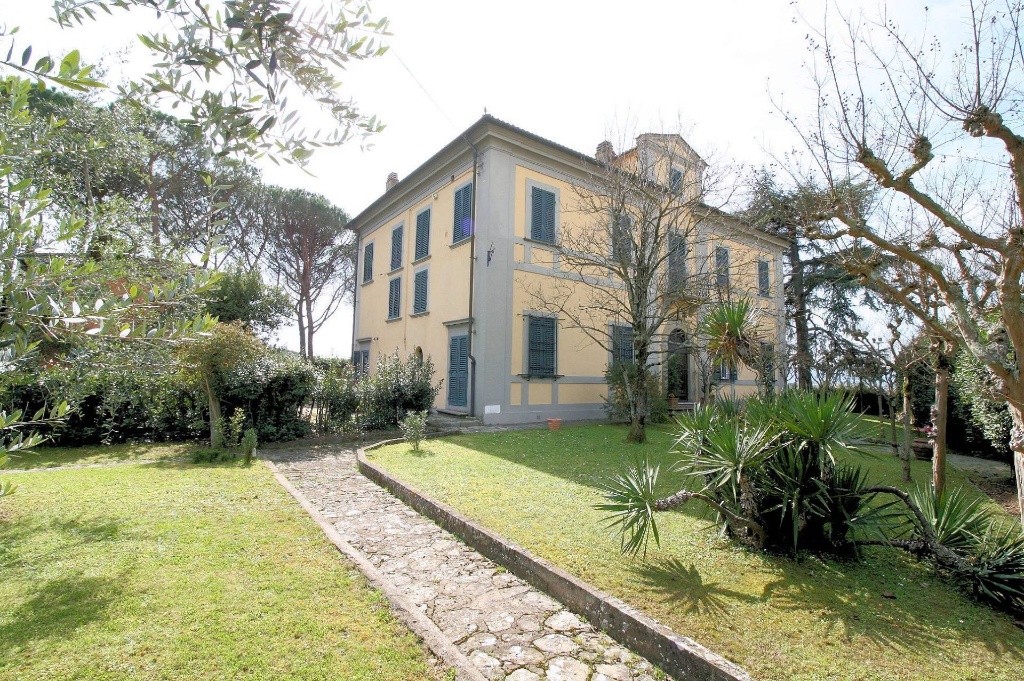 Villa singola a Uzzano, 15 locali, 4 bagni, giardino privato, con box