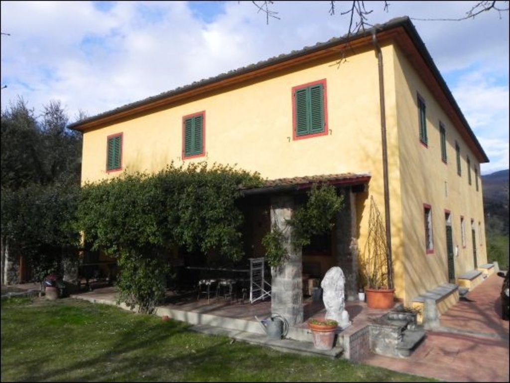 Casa colonica a Pistoia, 15 locali, 550 m², riscaldamento autonomo