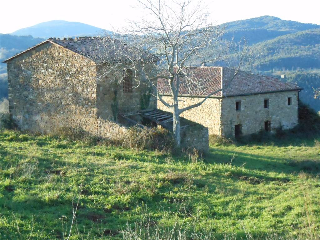 Rustico a Castelnuovo di Val di Cecina, 50 locali, 2000 m² in vendita
