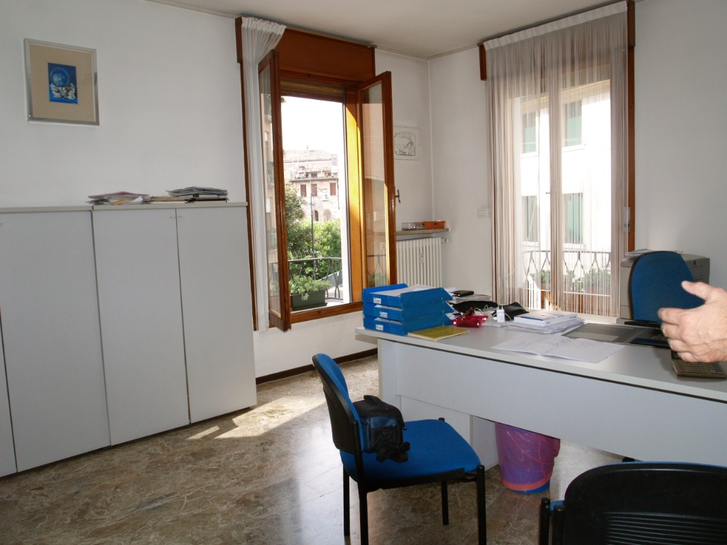 Appartamento in Via Carlo Alberto, Treviso, 5 locali, 2 bagni, con box