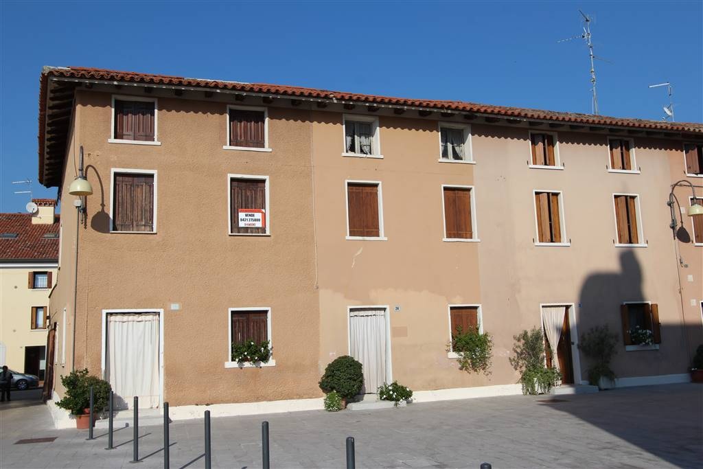 Casa indipendente a Concordia Sagittaria, 7 locali, 2 bagni, 377 m²