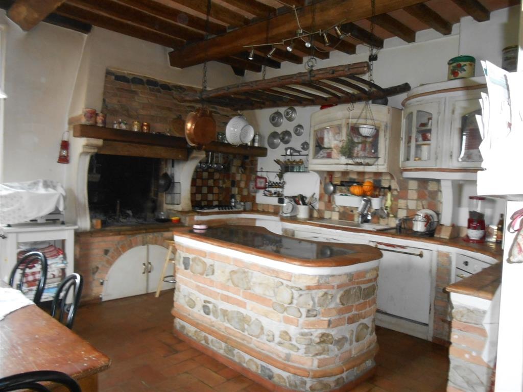 Casa semindipendente a Salsomaggiore Terme, 9 locali, 2 bagni, 140 m²