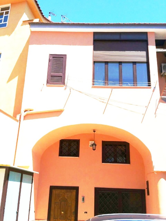 Casa indipendente in Corso campano, Giugliano in Campania, 4 locali