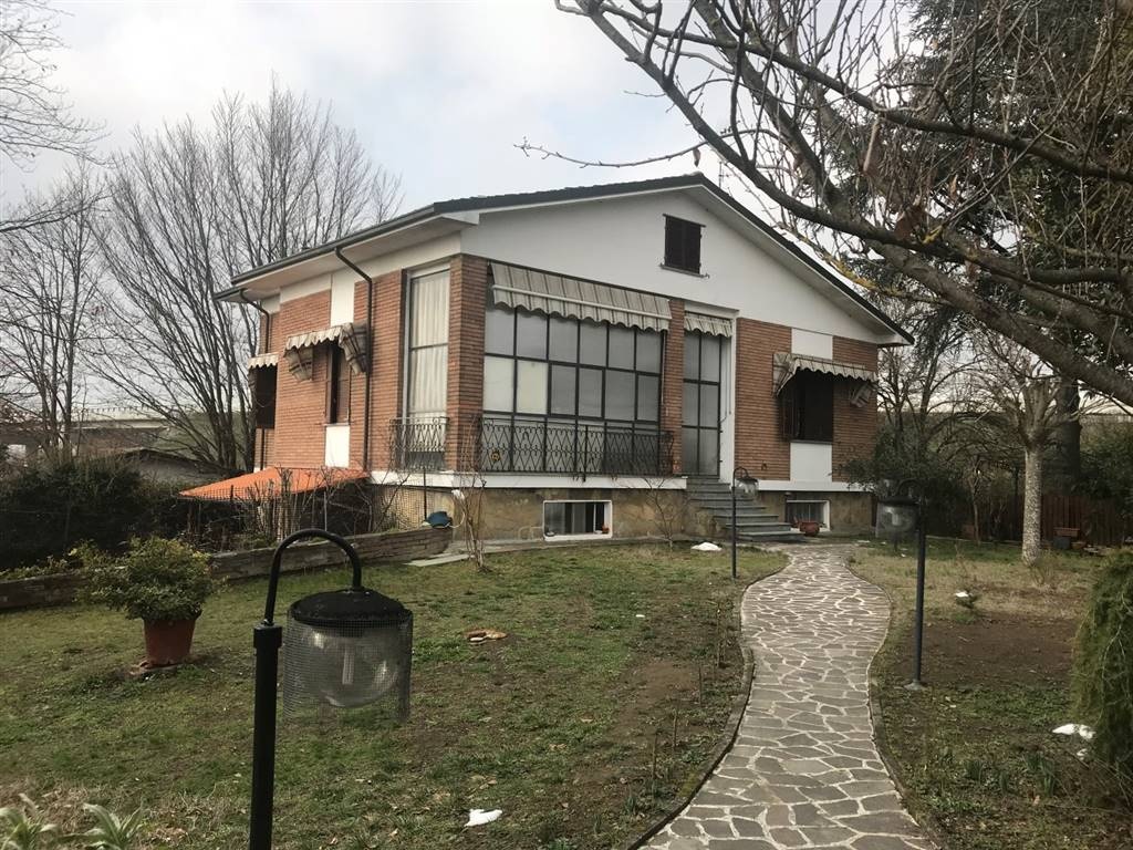 Villa in Via emilia 424, Tortona, 10 locali, 2 bagni, giardino privato