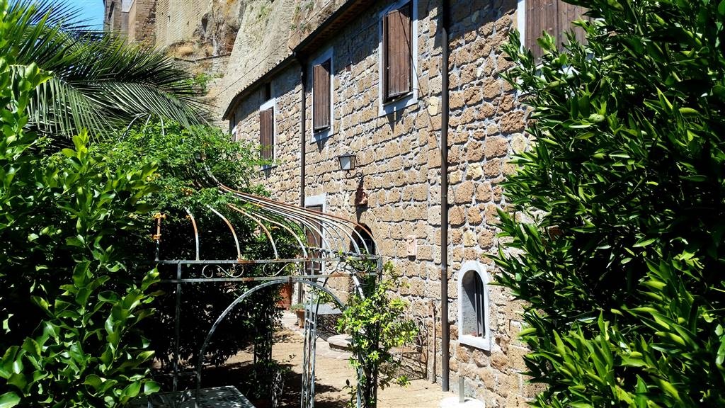 Villa in Via Cavour, Pitigliano, 7 locali, 2 bagni, giardino privato