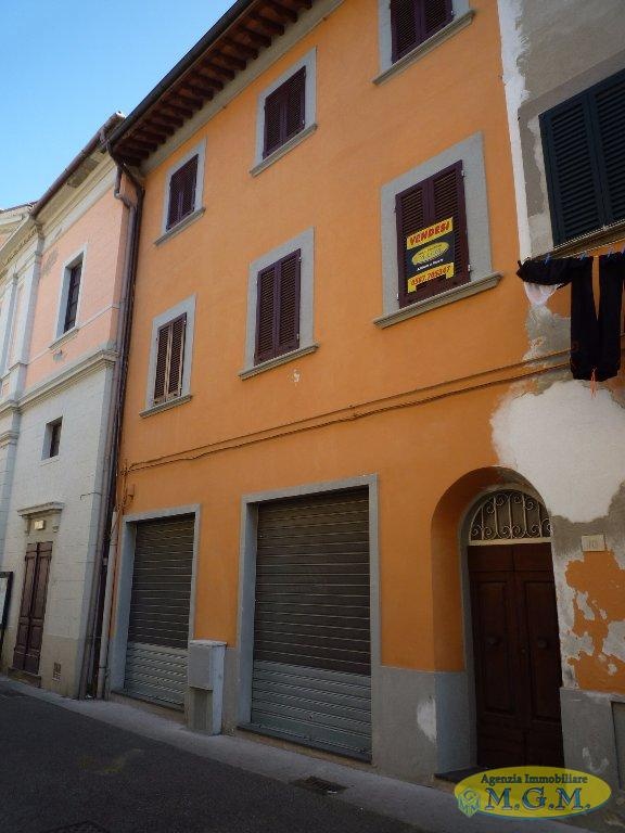 Palazzo a Santa Croce sull'Arno, 10 locali, 2 bagni, 375 m² in vendita