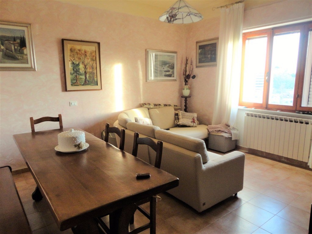 Casa semindipendente a Castelnuovo Magra, 4 locali, 2 bagni, 95 m²