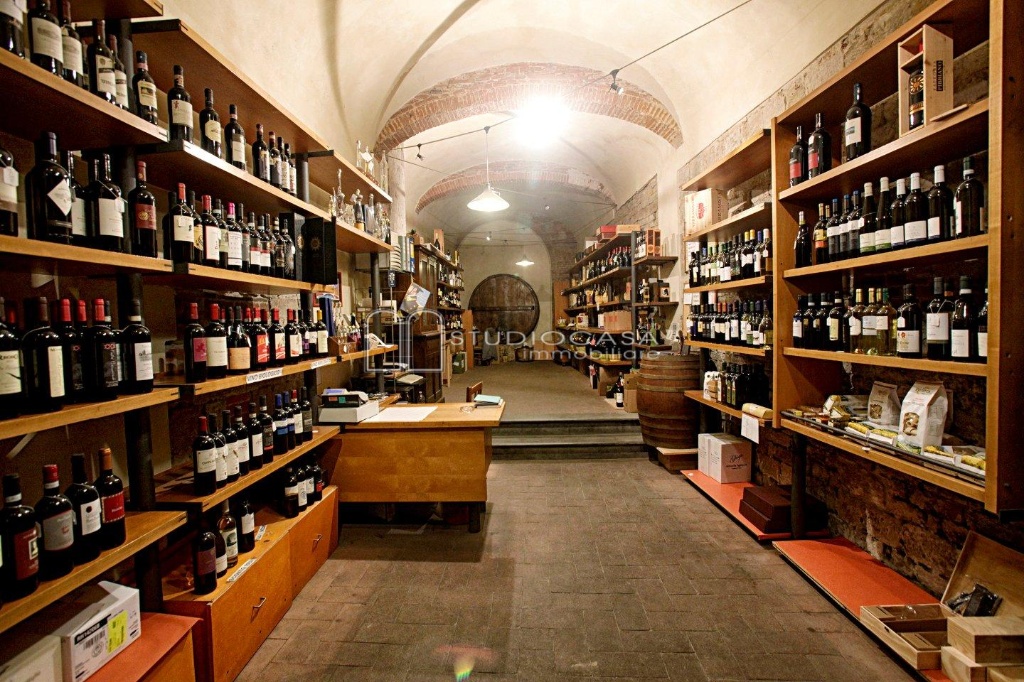 locale commerciale in vendita a Pisa in zona Quartiere Santa Maria