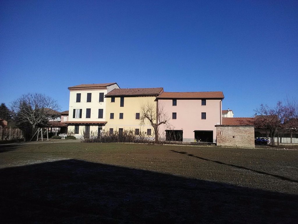 Casale a Castelnuovo Bormida, 20 locali, 3 bagni, 1000 m² in vendita