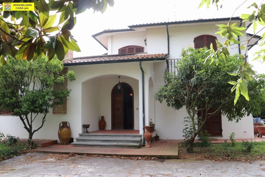 Villa a Cascina, 12 locali, 5 bagni, giardino privato, posto auto