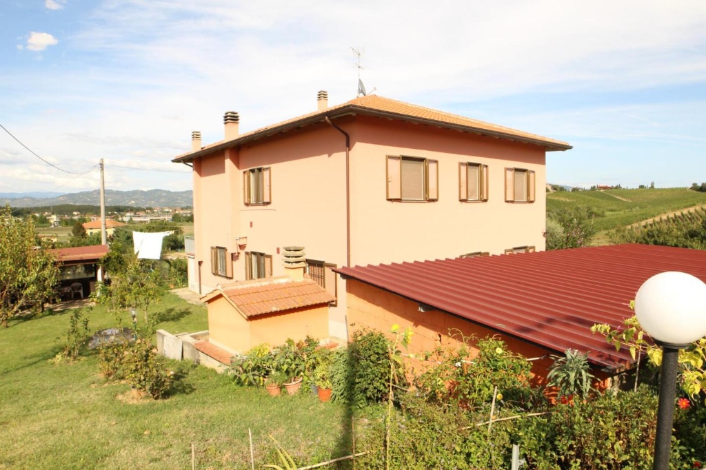 Casa singola a Cerreto Guidi, 10 locali, 2 bagni, 260 m², multilivello