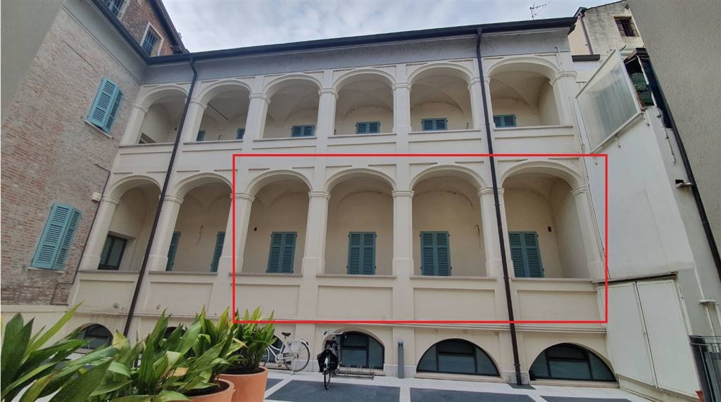 Appartamento a Mantova, 6 locali, 1 bagno, 135 m², piano rialzato