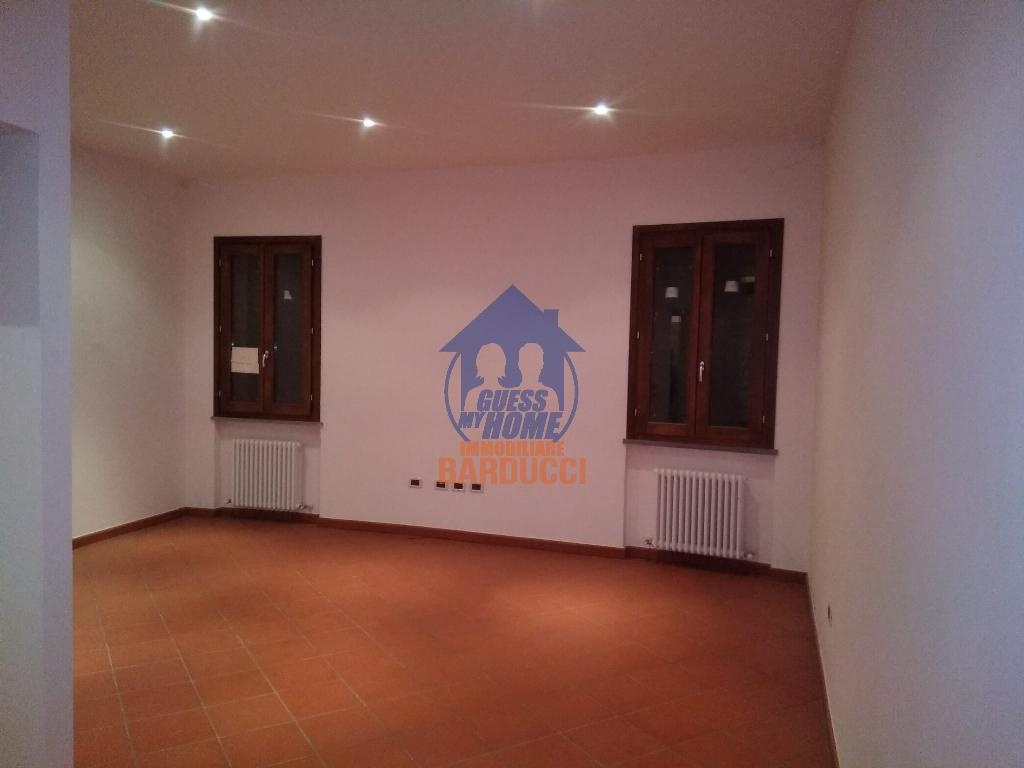 Appartamento a Cesena, 5 locali, 2 bagni, 120 m², 1° piano in vendita