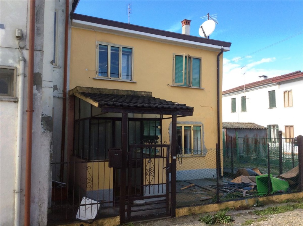 Casa indipendente in Via BOTTRIGHE via don Minzoni 0, Adria, 3 locali