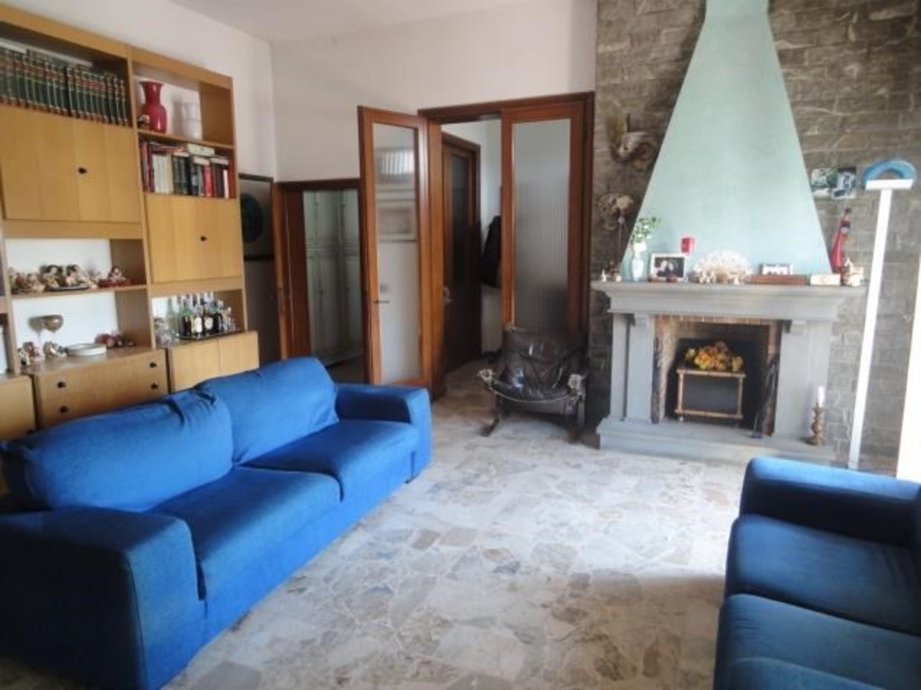 Casa singola a Gambassi Terme, 5 locali, 2 bagni, giardino privato