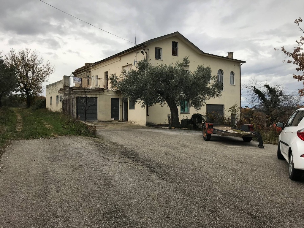 Casa semindipendente in CONTRADA VACCARA, Pollutri, 7 locali, con box